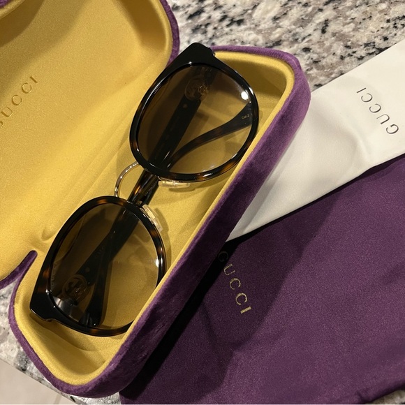 Gucci Tortoise Sunglasses with Purple Case - Picture 1 of 5